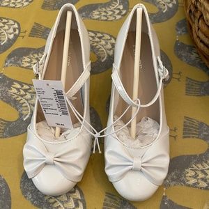 Girls White Dress Shoes (Size 1)